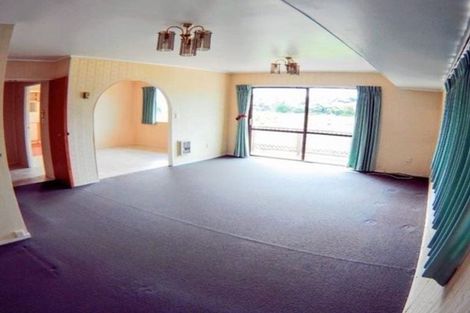 Photo of property in 2/52 Galloway Crescent, Farm Cove, Auckland, 2012