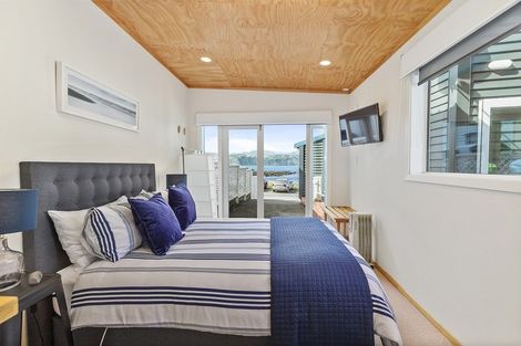 Photo of property in 106 Breaker Bay Road, Breaker Bay, Wellington, 6022