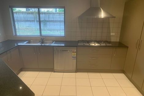 Photo of property in 28 Heidi Crescent, Flat Bush, Auckland, 2016