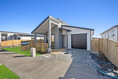 Photo of property in 12 Woven Place, Karaka, Papakura, 2113