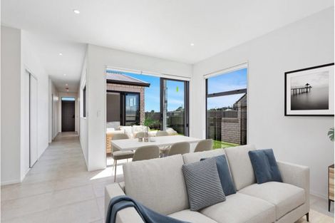 Photo of property in 32 Port Way, Rosehill, Papakura, 2113