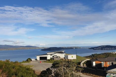 Photo of property in 9a Grumman Lane, Newlands, Wellington, 6037