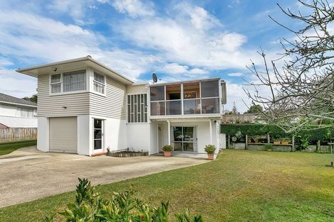 Photo of property in 21 Battle Place, Glenfield, Auckland, 0629