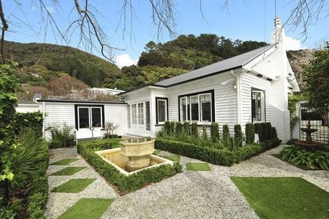 Photo of property in 18 Nikau Street, Eastbourne, Lower Hutt, 5013