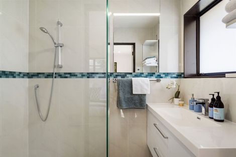 Photo of property in 1/870 Beach Road, Waiake, Auckland, 0630