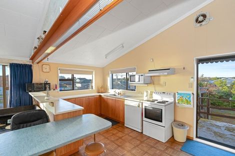 Photo of property in 21 Hartley Street, Foxton Beach, Foxton, 4815