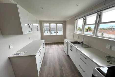 Photo of property in 105 Lake Road, Northcote, Auckland, 0627