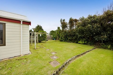 Photo of property in 16 Heaphy Road, Opunake, 4616