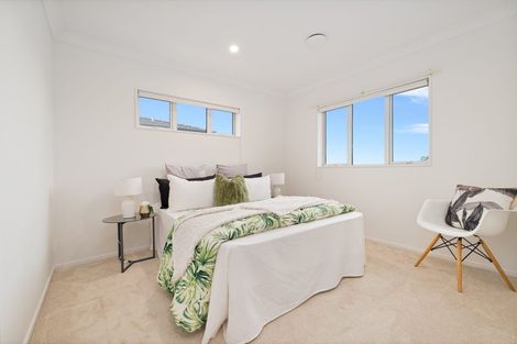 Photo of property in 16 Midhurst Avenue, Henderson, Auckland, 0612