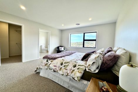 Photo of property in 50 Farnworth Terrace, Glenside, Wellington, 6037