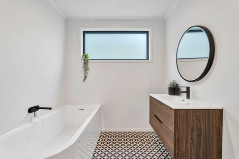 Photo of property in 71 Cyrus Street, Whalers Gate, New Plymouth, 4310