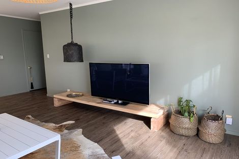 Photo of property in 5 Esther Place, Red Beach, 0932