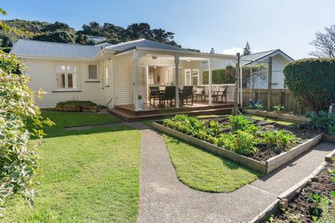 Photo of property in 57 Severn Street, Island Bay, Wellington, 6023