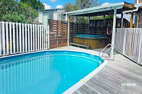 Photo of property in 24 Sherwood Avenue, Te Atatu South, Auckland, 0610