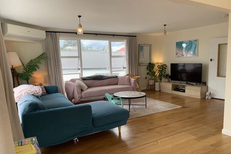 Photo of property in 38 Lyndfield Lane, Newlands, Wellington, 6037