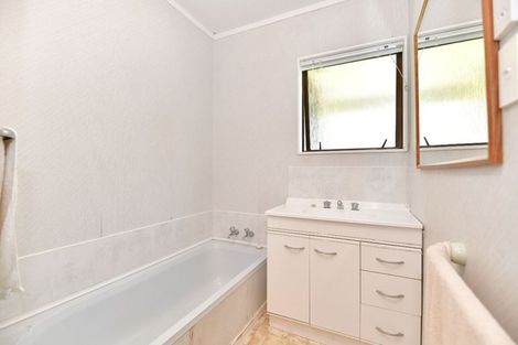 Photo of property in 23b Holiday Road, Stanmore Bay, Whangaparaoa, 0932