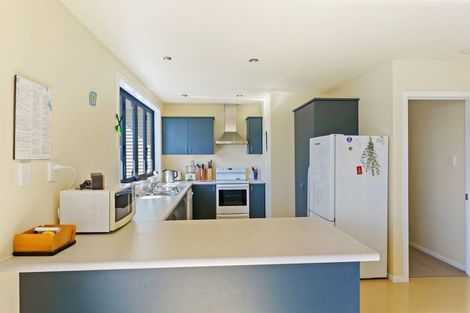Photo of property in 17 Hona Street, Waikanae Beach, Waikanae, 5036
