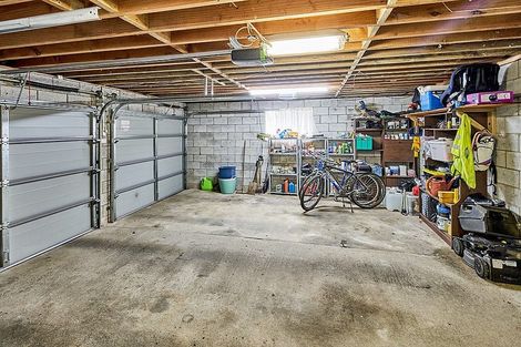 Photo of property in 73 Blue Mountains Road, Pinehaven, Upper Hutt, 5019