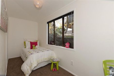 Photo of property in 2/21 Adam Street, Greenlane, Auckland, 1051