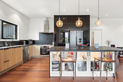 Photo of property in 2 Sunvista Avenue, Oteha, Auckland, 0632