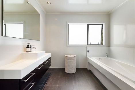 Photo of property in 131c Kowhai Road, Mairangi Bay, Auckland, 0630