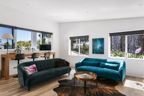 Photo of property in 9 Washingtonia Way, Omokoroa, 3114