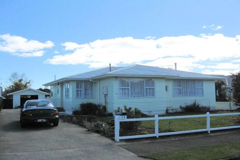 Photo of property in 13 Bowen Street, Levin, 5510