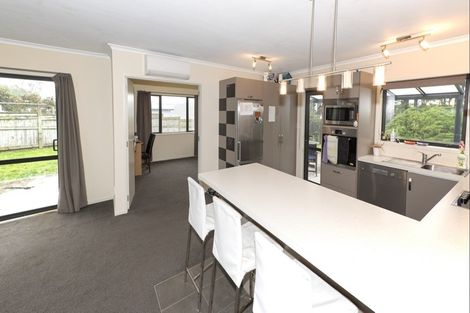 Photo of property in 8 Dunbar Place, Highlands Park, New Plymouth, 4312