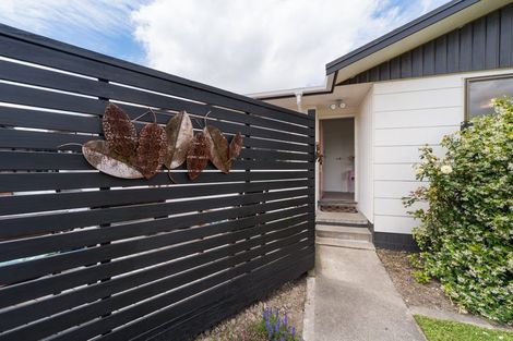 Photo of property in 27 Hillcrest Drive, Kelvin Grove, Palmerston North, 4414