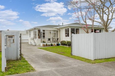 Photo of property in 4 Sutherland Crescent, Westbrook, Palmerston North, 4412