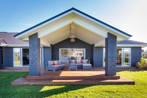 Photo of property in 21 Loveston Lane, Kelvin Grove, Palmerston North, 4470