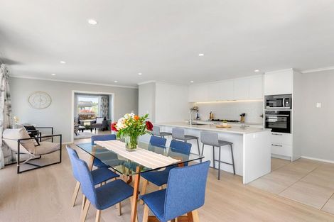 Photo of property in 13 Dida Park Drive, Kumeu, 0810