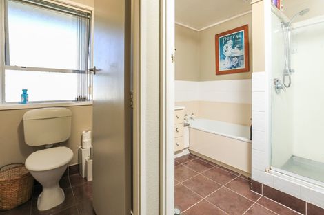 Photo of property in 12 Burrows Place, Frankton, Hamilton, 3204