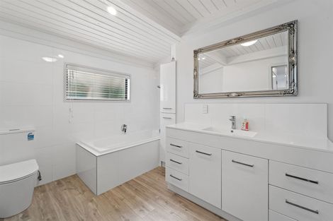 Photo of property in 9b Centreway Road, Orewa, 0931