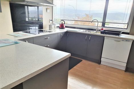 Photo of property in 6 Ormrod Grove, Riverstone Terraces, Upper Hutt, 5018