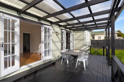 Photo of property in 5 Rewa Street, New Lynn, Auckland, 0600