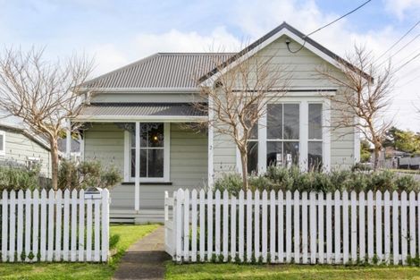 Photo of property in 2 Kingwell Street, Moturoa, New Plymouth, 4310