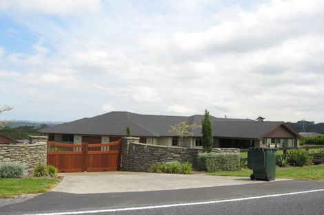 Photo of property in 305 Old North Road, Kumeu, 0892