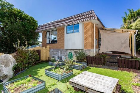 Photo of property in 1/9 Lancelot Place, Glenfield, Auckland, 0629