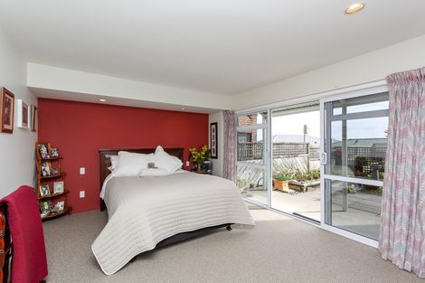 Photo of property in 14 Del Mar Place, Merrilands, New Plymouth, 4312