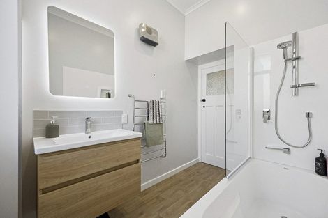 Photo of property in 243 Macandrew Road, Forbury, Dunedin, 9012