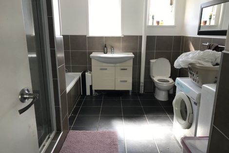 Photo of property in 75 Lake Road, Northcote, Auckland, 0627