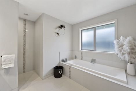 Photo of property in 22 Helen June Avenue, Flagstaff, Hamilton, 3210