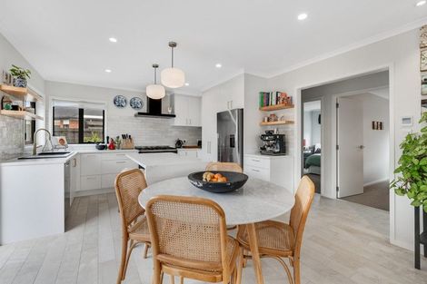 Photo of property in 16a Lillian Place, Orewa, 0931