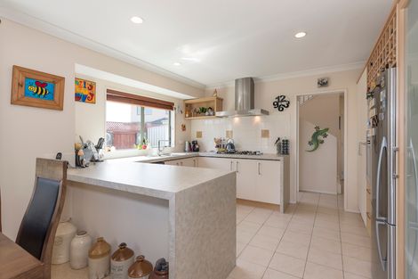 Photo of property in 27 Fergy Crescent, Wattle Downs, Auckland, 2103