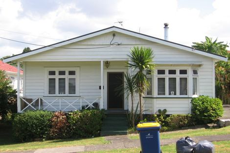 Photo of property in 1/28 Nikau Street, New Lynn, Auckland, 0600