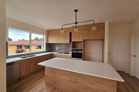 Photo of property in 1c Taupiko Place, Green Bay, Auckland, 0604