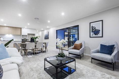 Photo of property in 8 Vogwill Road, Kumeu, 0810