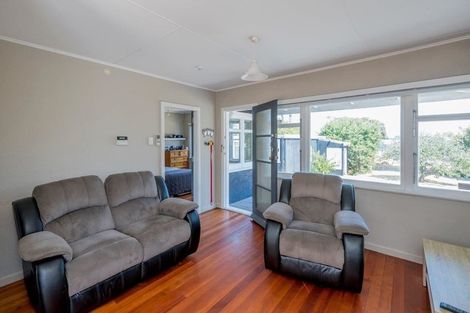 Photo of property in 31 Hemara Street, Waikanae Beach, Waikanae, 5036