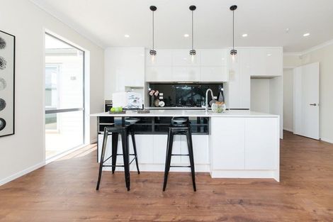 Photo of property in 1 Fred White Drive, Kumeu, 0810